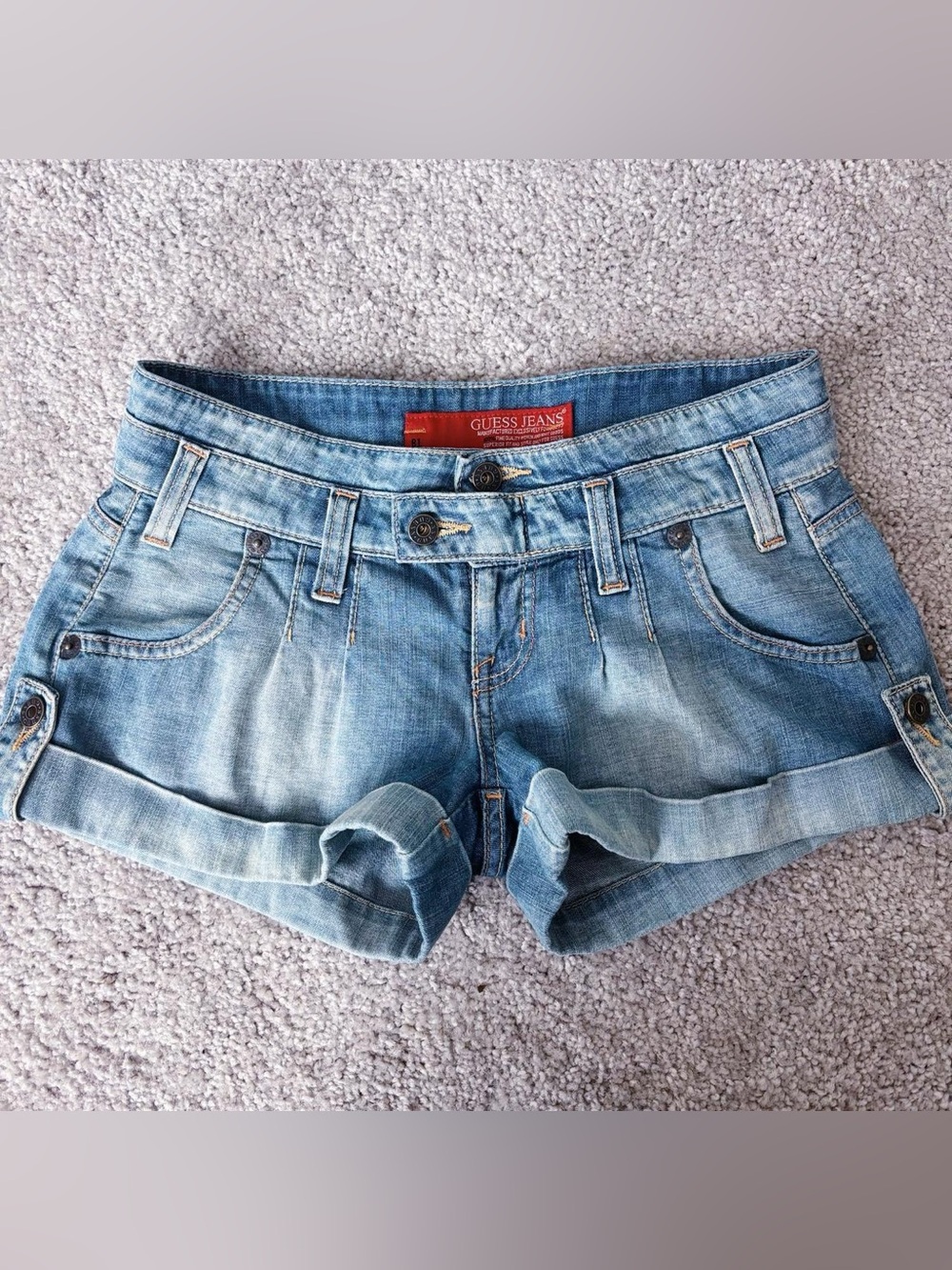 Y2K Guess Jeans Light Wash Double Button Cuffed Denim Shorts Size 27